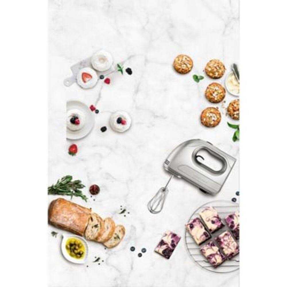 Cuisinart Power Advantage 7-Speed Hand Mixer with Storage Case - Image 3