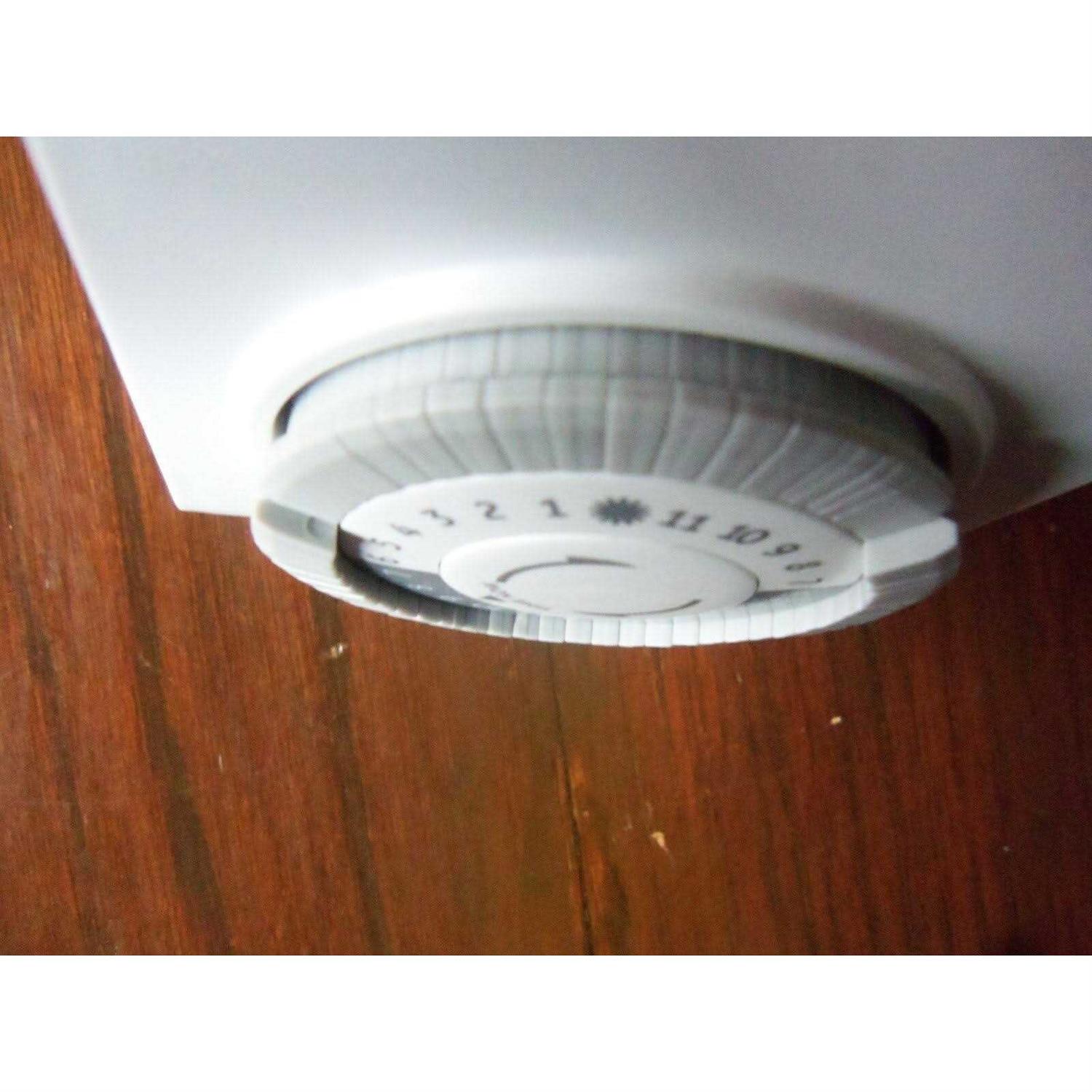 Defiant 15 Amp 24-Hour Indoor Plug-In Heavy-Duty Mechanical Timer with 2-Grounded Outlets - Image 4