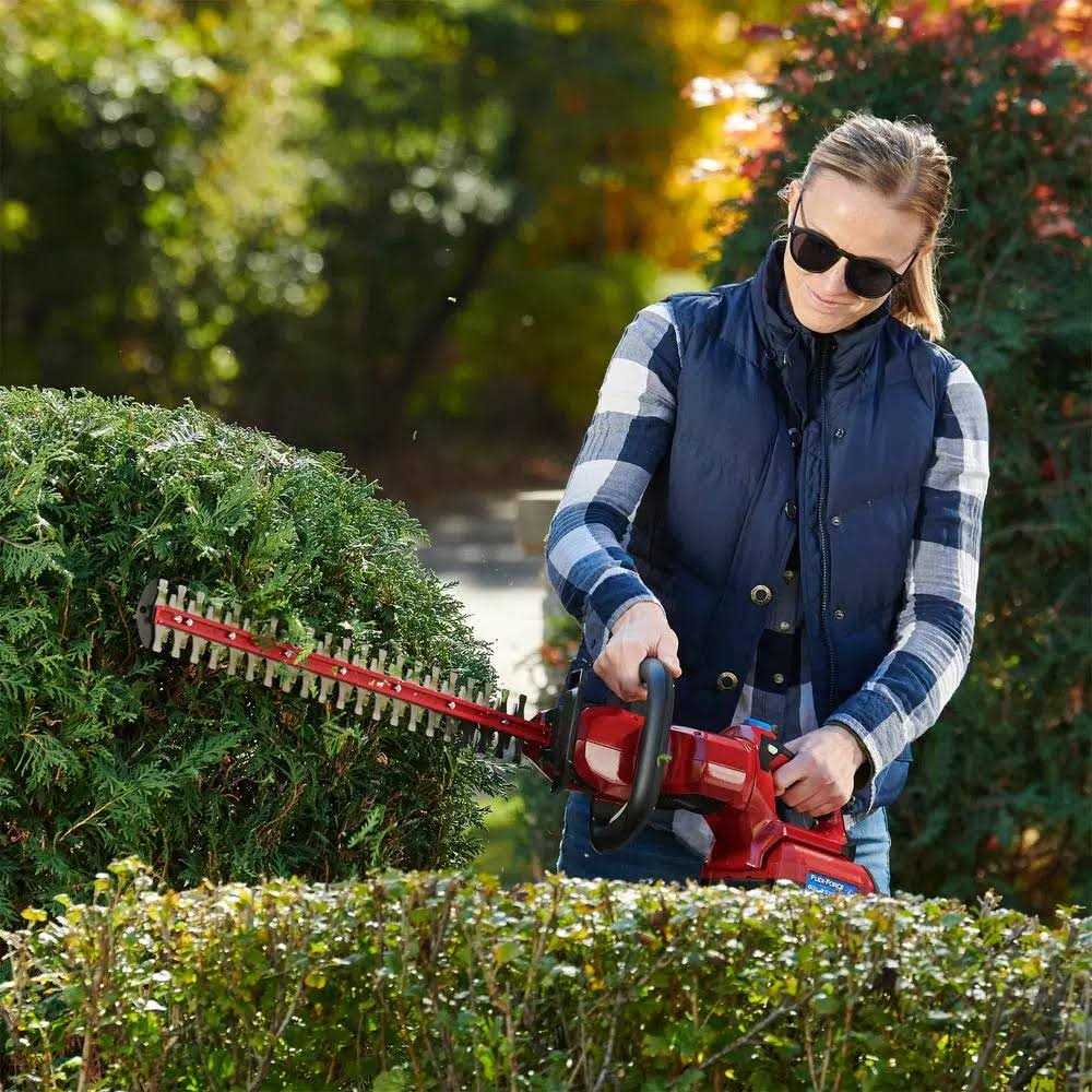 Toro Hedge Trimmer - Image 3